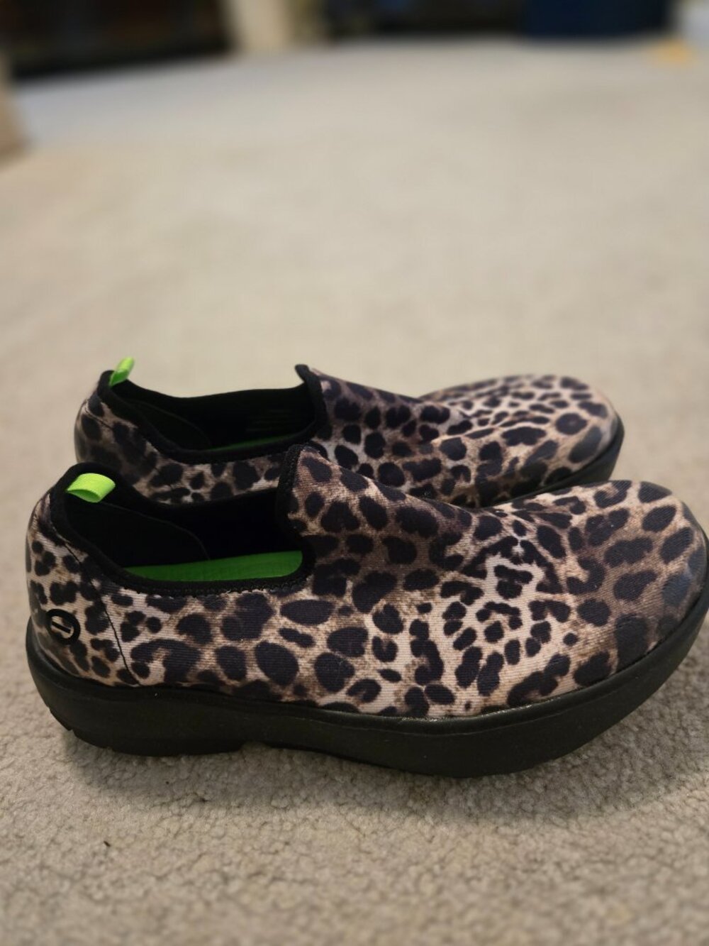 Oofos slip on shoes - Picture 3 of 3